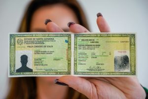 Uma pessoa em Jaraguá e outra em Guaramirim garantiram o direito de ter o nome social na Carteira de Identidade