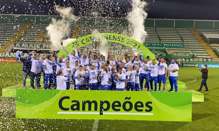 Avaí segura pressão da Chapecoense e conquista título catarinense