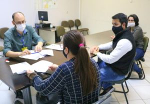 Famílias de Jaraguá do Sul recebem chaves de imóveis retomados por programa habitacional