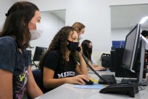 Alunos de medicina da Estácio monitoram infectados pela Covid em Jaraguá