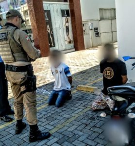 Estelionatários que aplicavam o golpe do motoboy são presos em Jaraguá do Sul