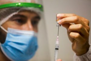 Covid: Ação vai vacinar trabalhadores da indústria em Schroeder neste sábado