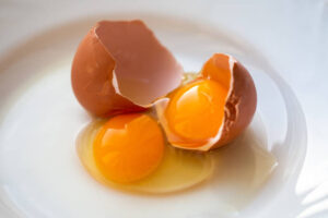 O Ovo em Questão: Mitos e Verdades sobre um Alimento Controverso