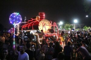 Noite Encantada com o Trem de Natal Maria Fumaça em Jaraguá