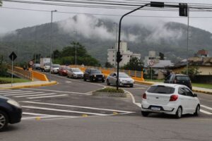 Diretoria de Trânsito de Jaraguá orienta sobre tráfego no binário do Amizade