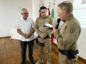 Município de Jaraguá do Sul recebe homenagem da Polícia Militar