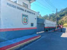 Prisão em flagrante: Indivíduo de 65 anos procurado pela justiça é detido em Jaraguá