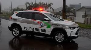 Arrombamento em Jaraguá: homem de 21 anos é detido após danificar veículo