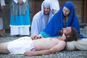 Cia Teatral Maná convida comunidade para a encenação “Paixão de Cristo” em Schroeder