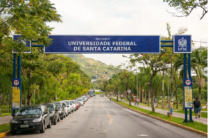 Professores da UFSC iniciam greve em busca de valorização e melhores condições