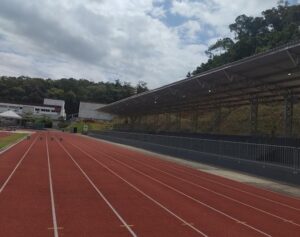 Está pronta a cobertura da arquibancada na Pista de Atletismo