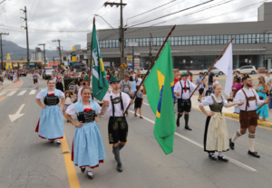 Desfile das Sociedades na rua é destaque na 34ª Schützenfest