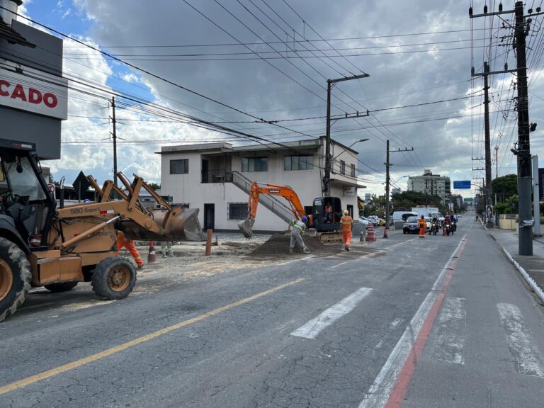 Interdição total de um trecho da Rua Roberto Ziemann nesta quinta-feira